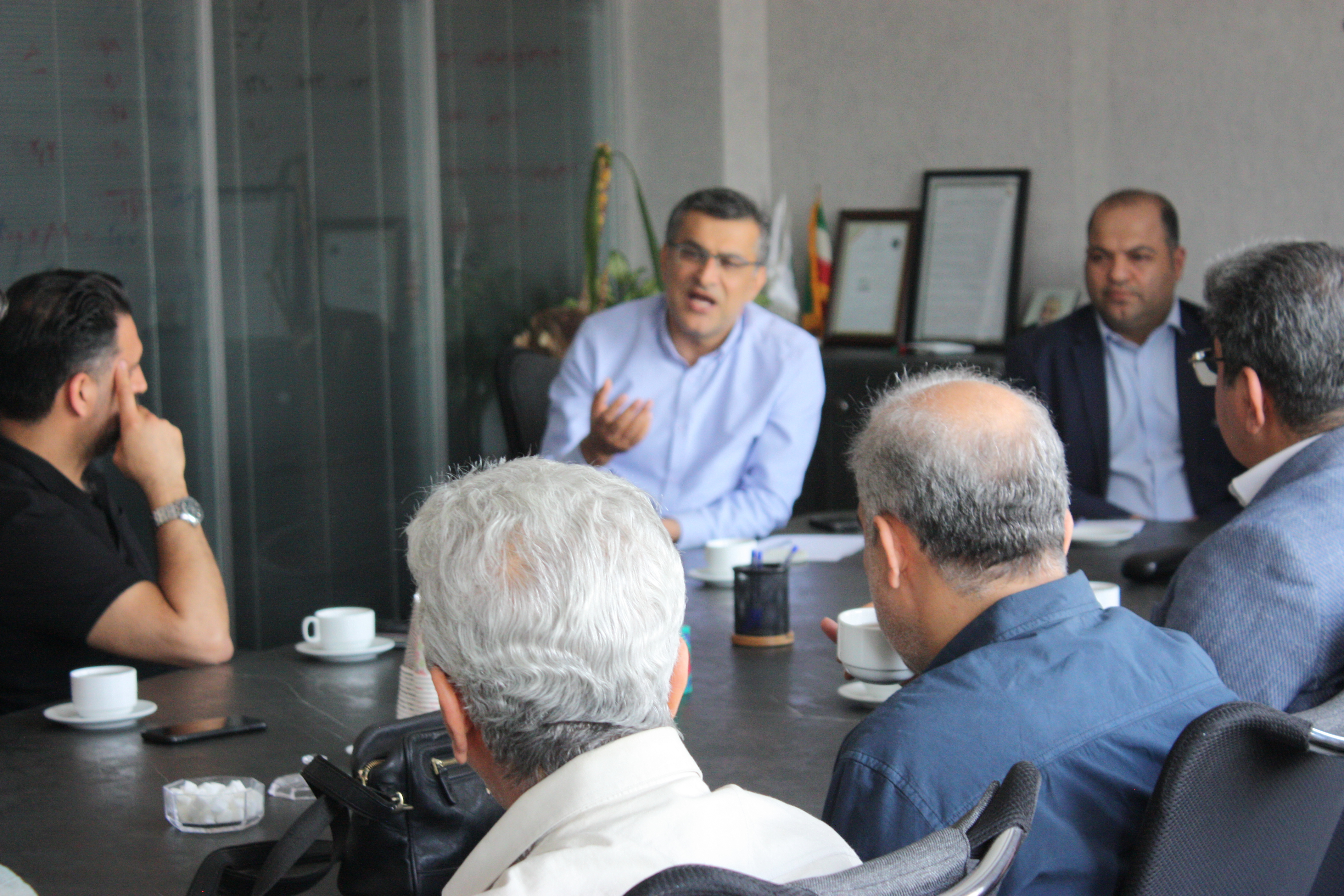 نشست صمیمانه