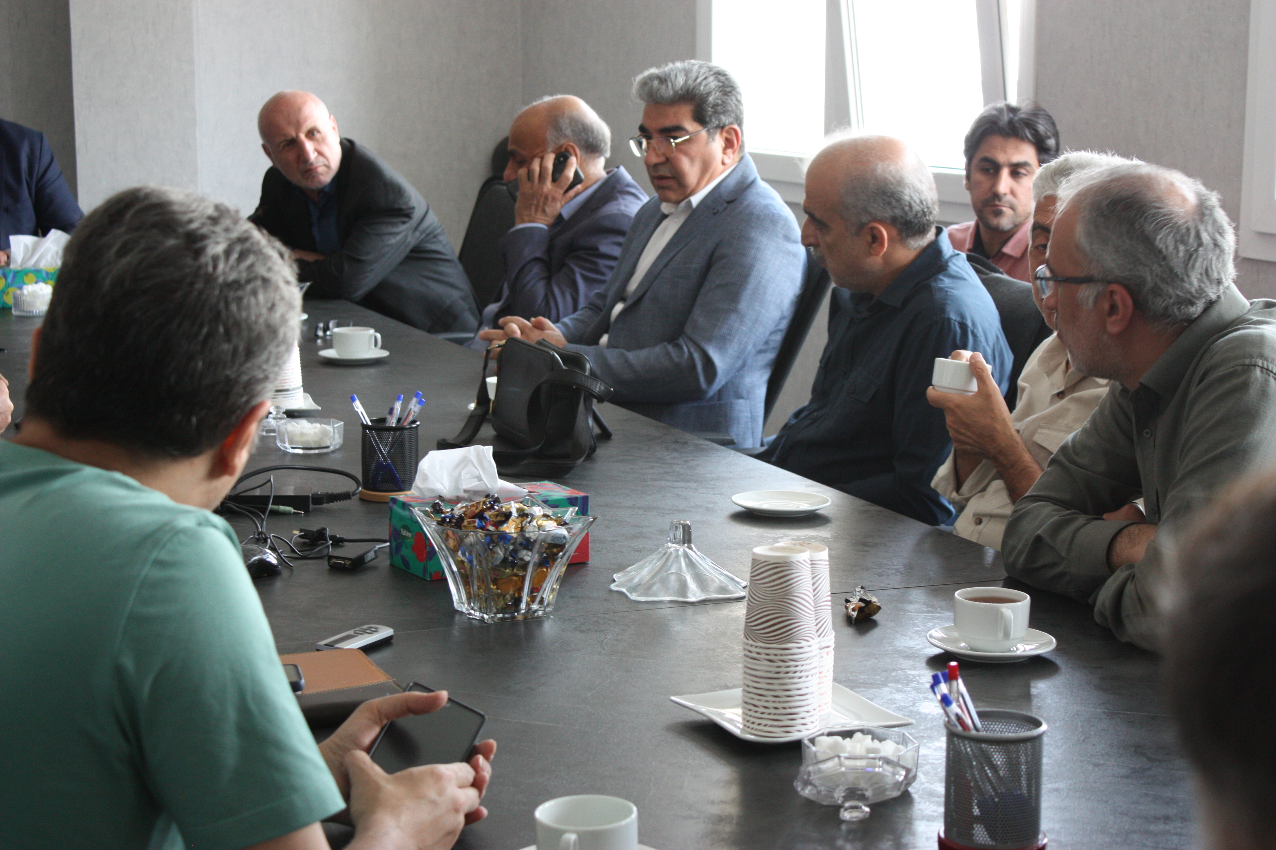 نشست صمیمانه 2