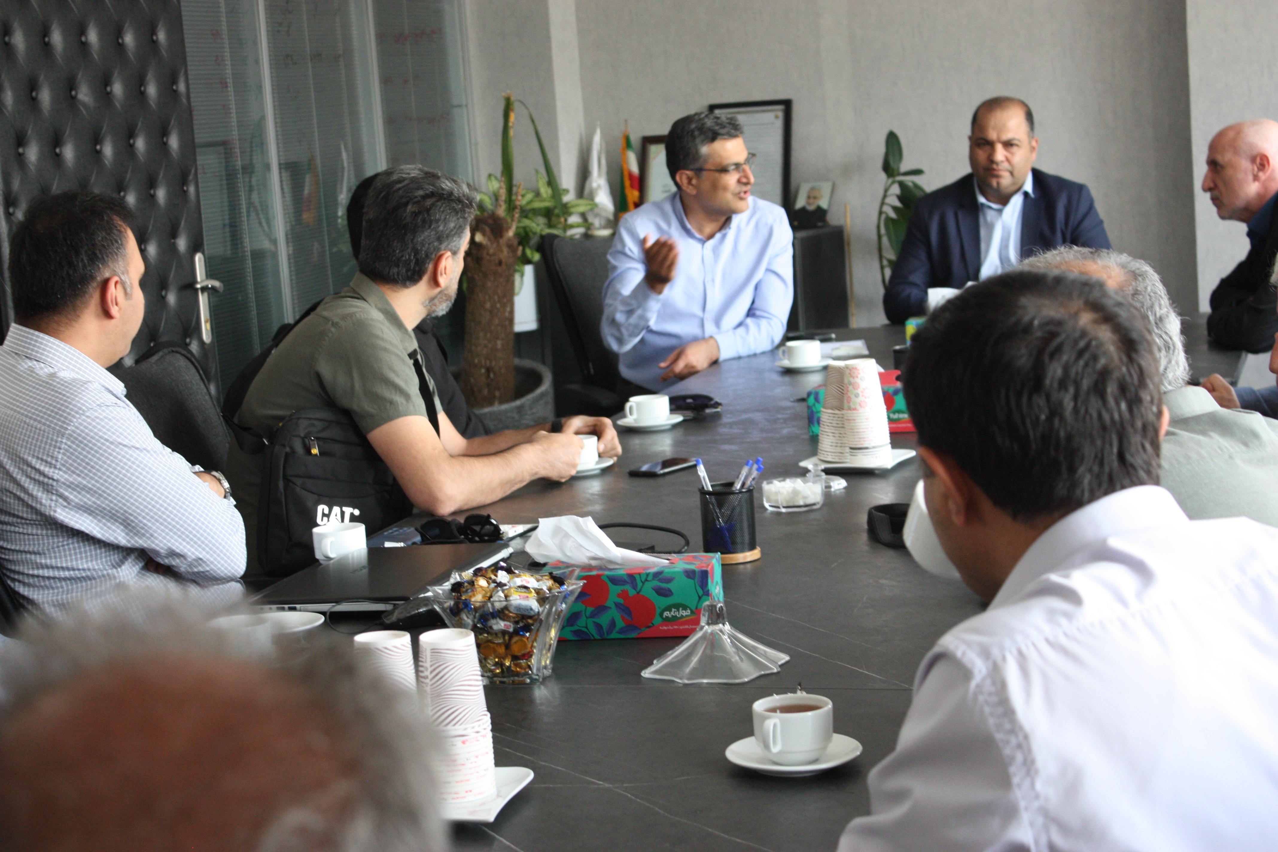 نشست صمیمانه 3