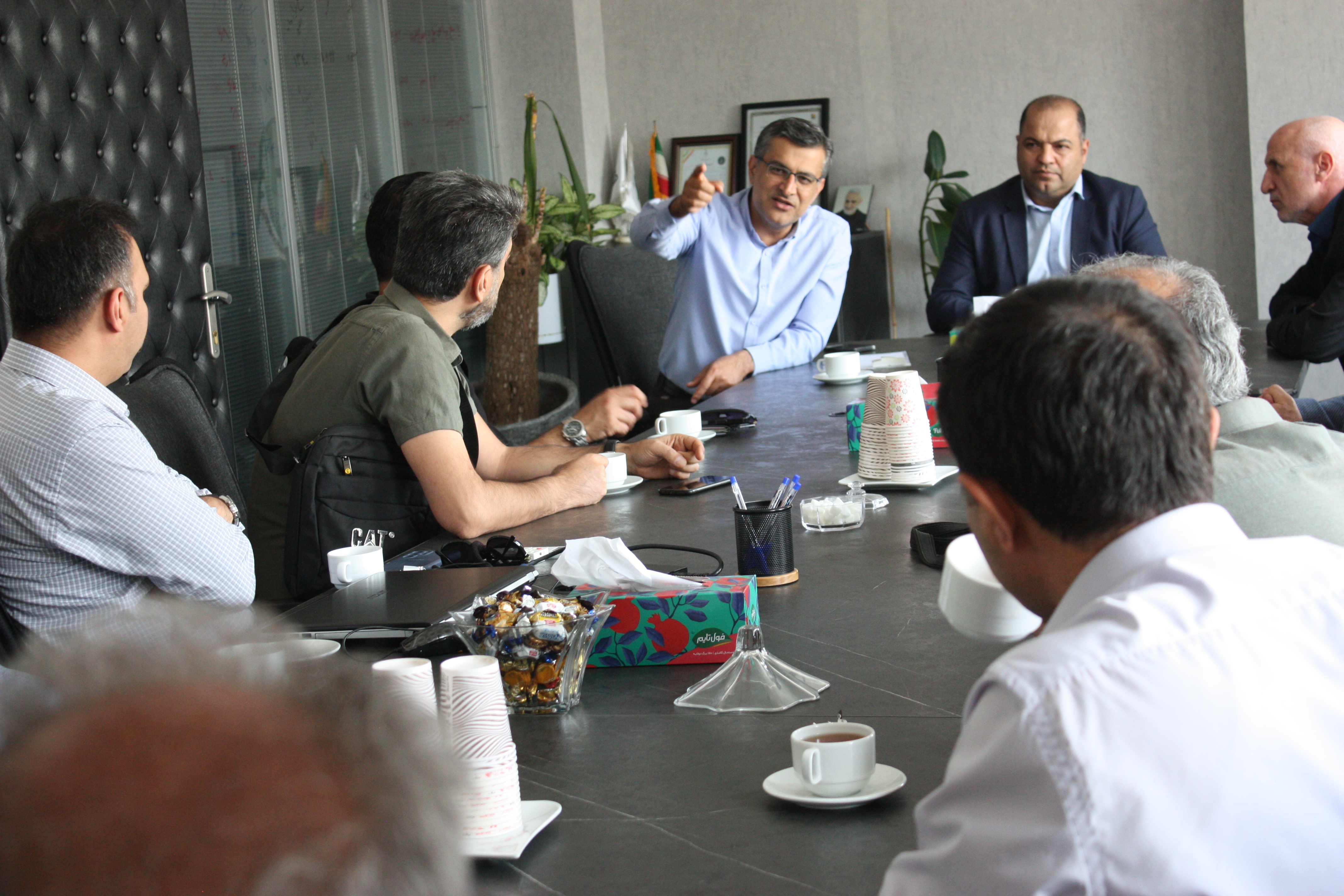 نشست صمیمانه 4