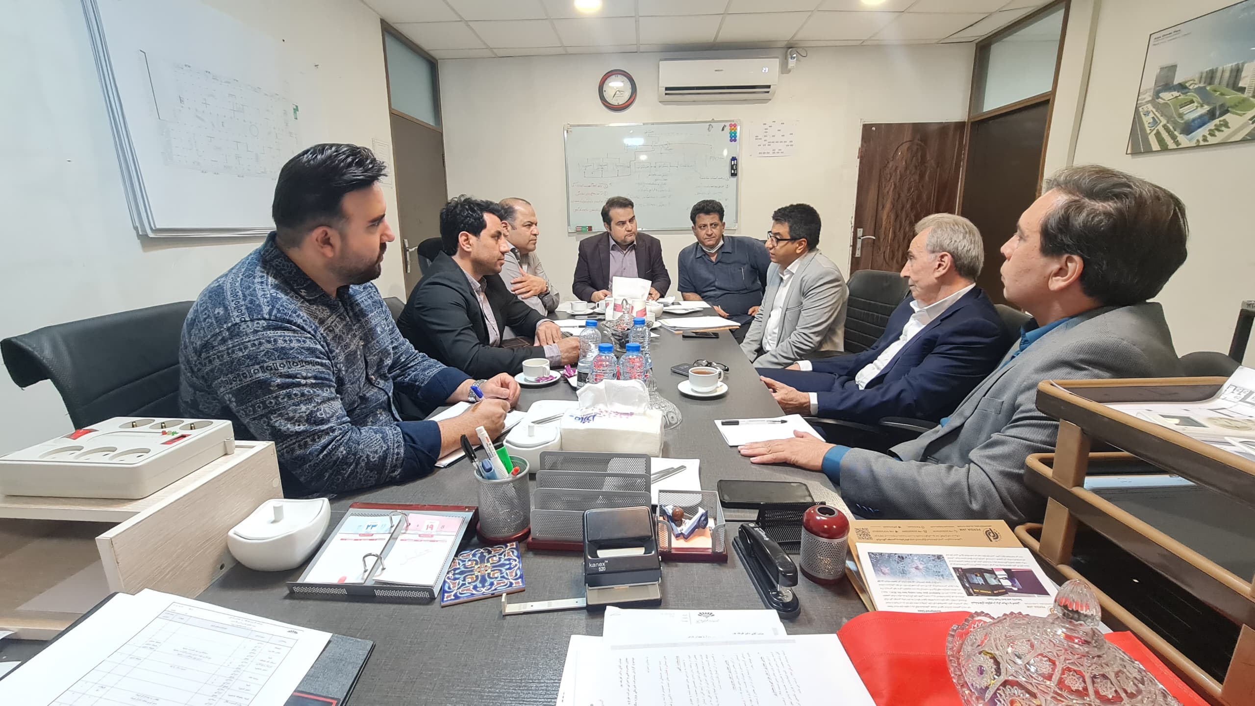 جلسات مستمر و فشرده با پیمانکاران جهت رفع موانع