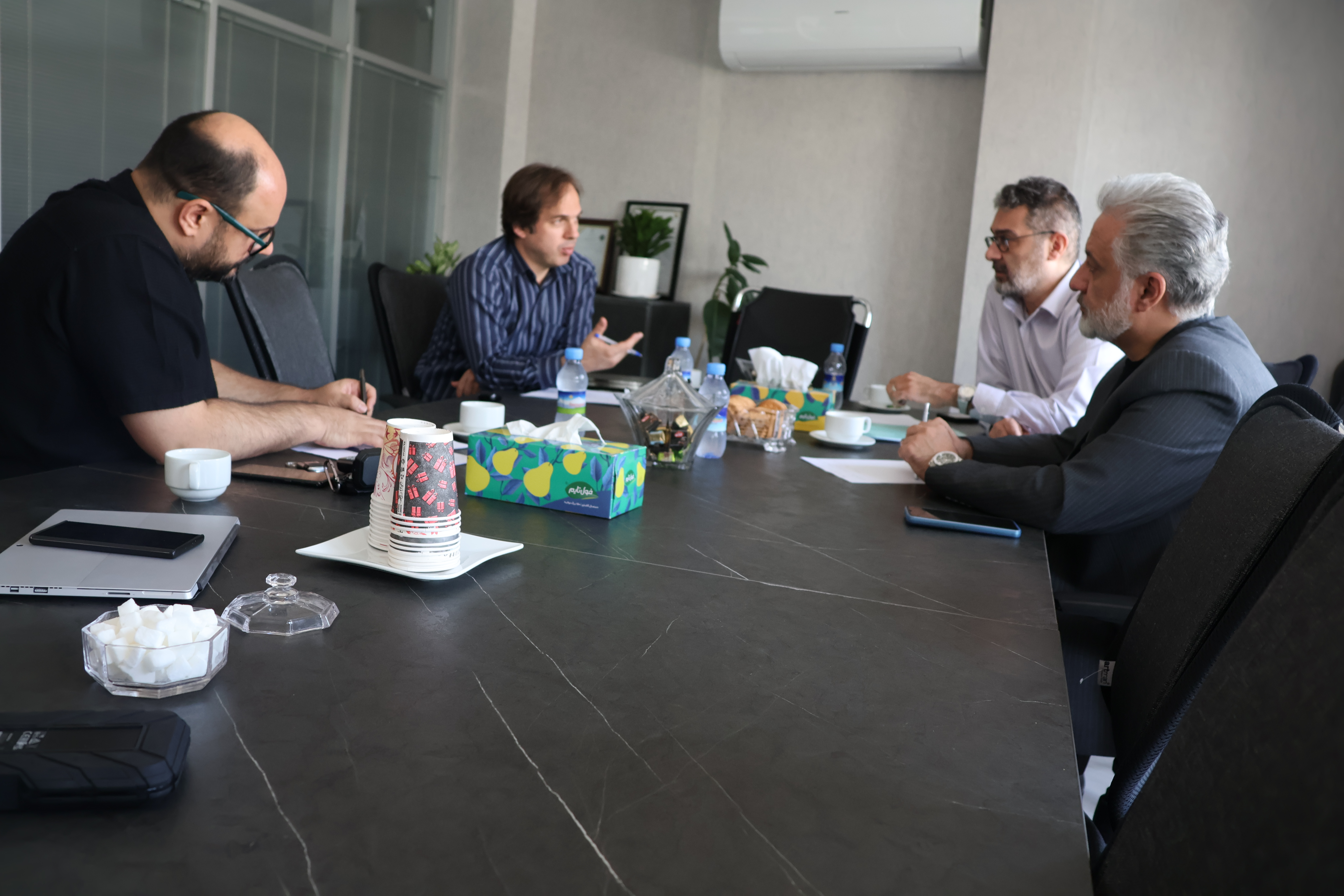 دومین جلسه کارگروه شرکت آریا عمران پارس برای حضور در نمایشگاه « ریتیل شو » برگزار شد