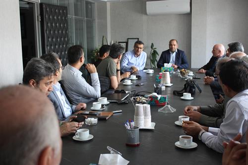 نشست صمیمانه مدیرعامل با خریداران پروژه با تأکید بر تسریع روند بهره‌برداری فاز نخست برگزار شد